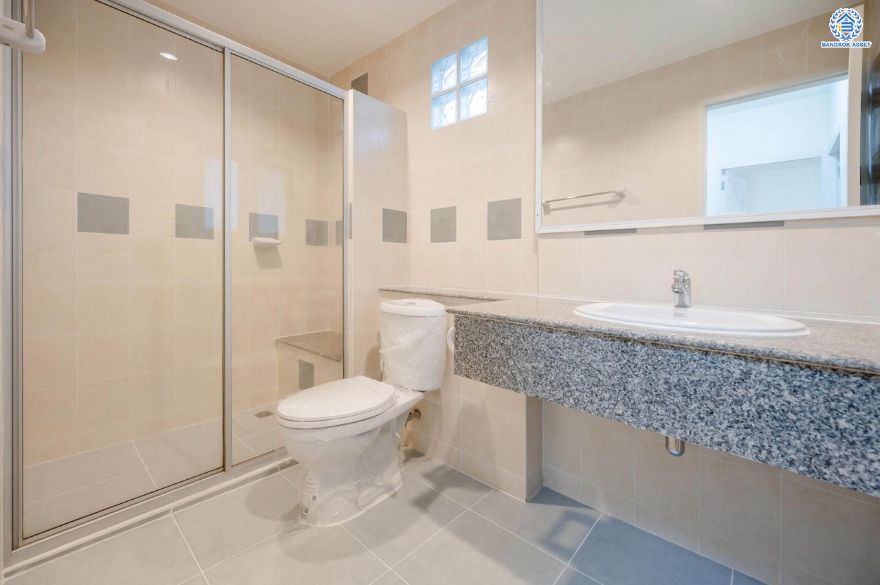 บ้านมือสองตกแต่งใหม่ โครงการ ศุภาลัยวิลล์ วงศ์สว่าง พร้อมอยู่ เนื้อที่ 24.2 ตร.ว. ฟังก์ชัน 3 ห้องนอน 3 ห้องน้ำ จอดรถได้ 2 คัน บนสุดยอดทำเล เชื่อมต่อได้หลายเส้นทาง ทั้งถนนกรุงเทพ-นนทบุรี, ถนนวงศ์สว่าง, ถนนนครอินทร์ และถนนติวานนท์ ใกล้จุดขึ้นทางด่วนงามวงศ์วาน รถไฟฟ้าสายสีม่วง "สถานีแยกติวานนท์" และ "สถานีกระทรวงสาธารณสุข"